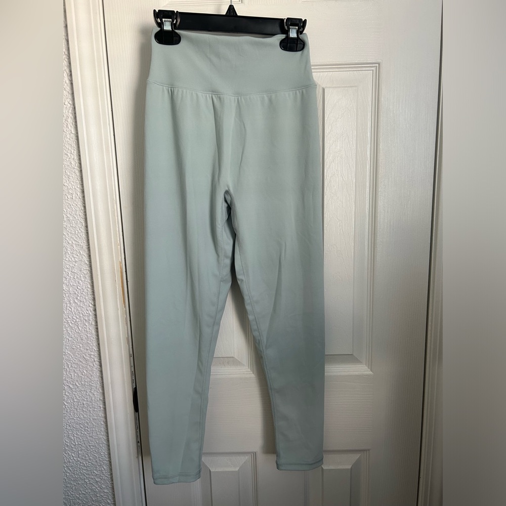 New P’Tula Sports leggings size M (never worn)
